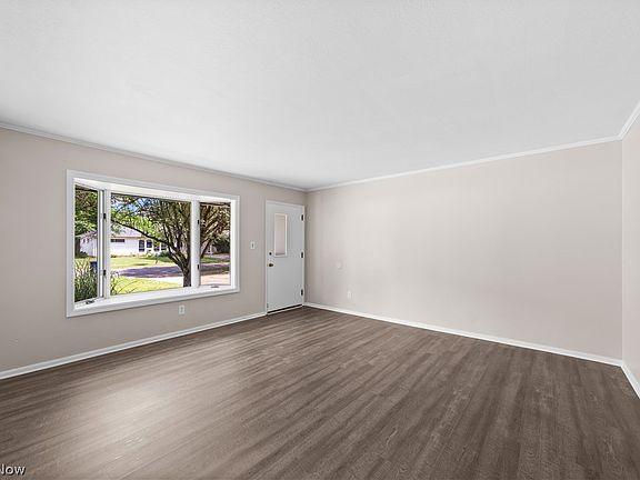 4th image of 8991 Lynnhaven Rd