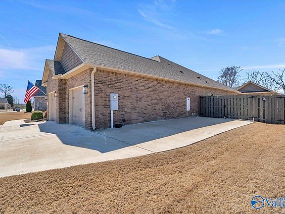 3rd image of 122 Park Trail Dr