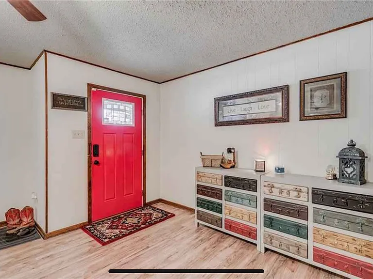 203 E Brier Ln — Photo 10