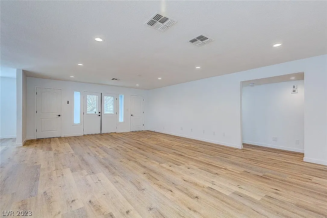 4 bed, 2176 sqft, $3,400 — Photo 4