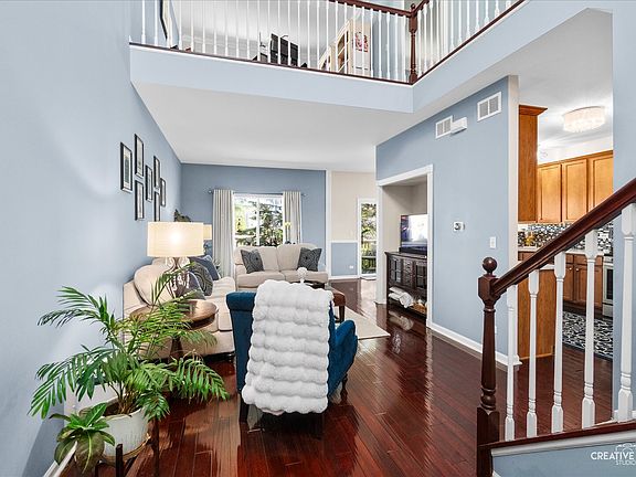 3rd image of 457 Jamestown Ct