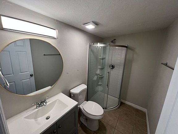 5th image of 809 1/2 W Warren St
