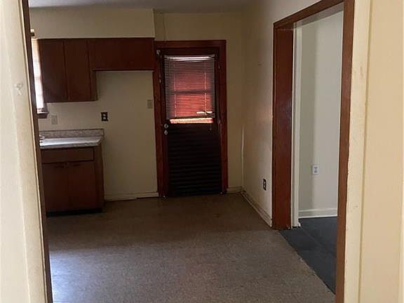 3rd image of 2411 Lauradale Dr