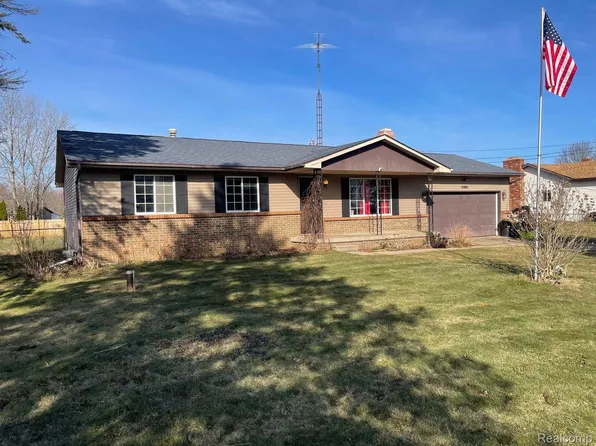 9385 N Bray Rd, Clio, MI 48420