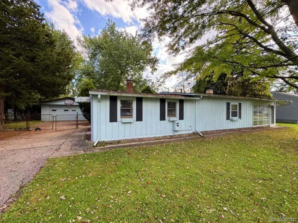 1130 Sigma Rd, Walled Lake, MI 48390