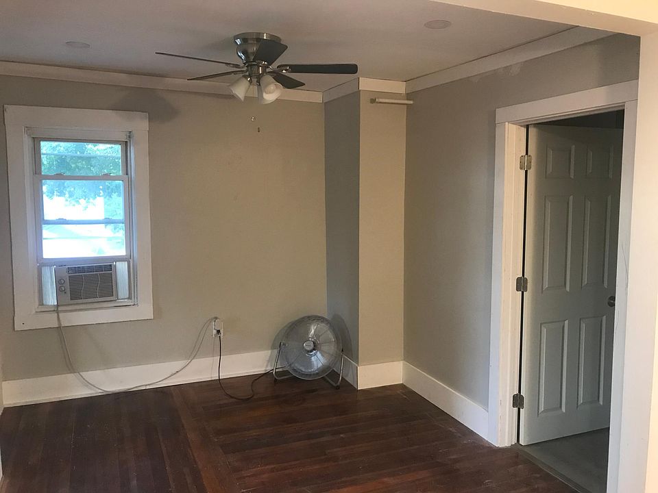 2nd image of 11 Esmond St #4