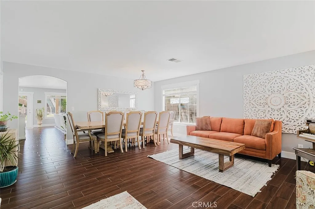 5 bed, 3071 sqft, $6,500 — Photo 3