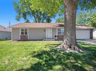 8703 Brenda Ln, Pleasant Valley, MO 64068