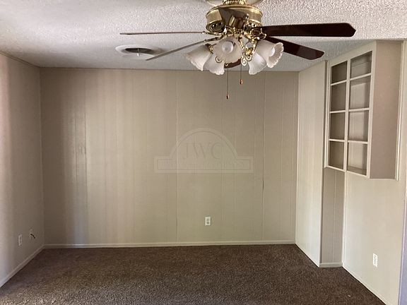 4th image of 301 Carothers St