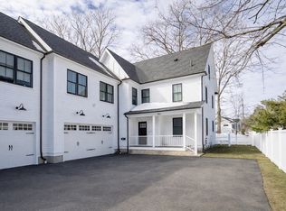 405 Parker St #405, Newton Center, MA 02459
