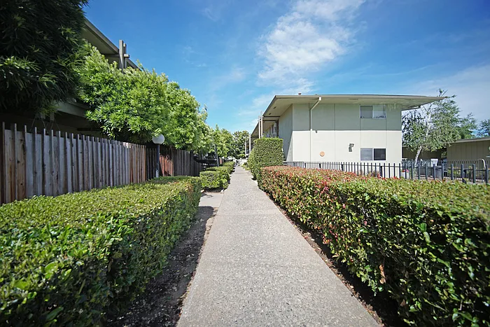 3410 Mission Ave #26 — Photo 3