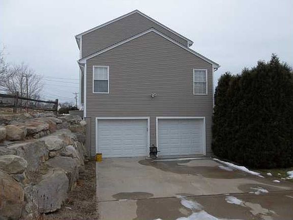 3rd image of 17 Belknap Farm Dr