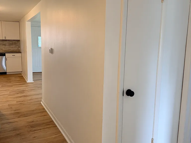 277 N La Salle Ave — Photo 8
