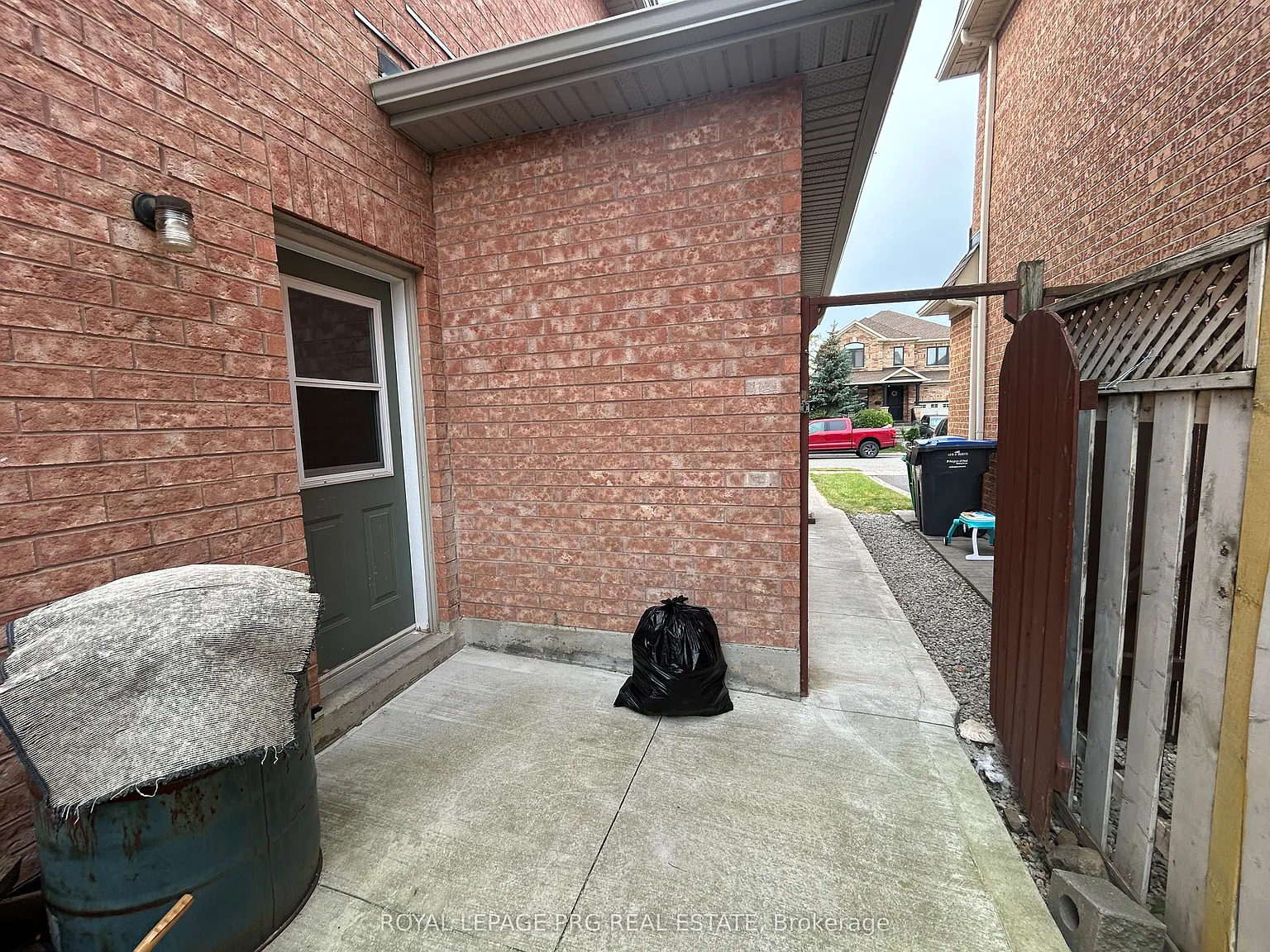 11 Villagewood St — Photo 2