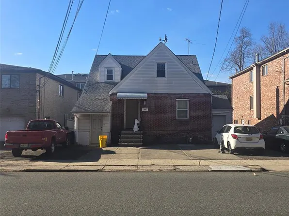 253 5th St, Palisades Park, NJ 07650