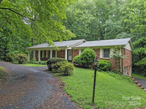 146 Surry Ln, Hendersonville, NC 28791