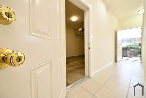 7517 Bancroft Ave — Photo 6