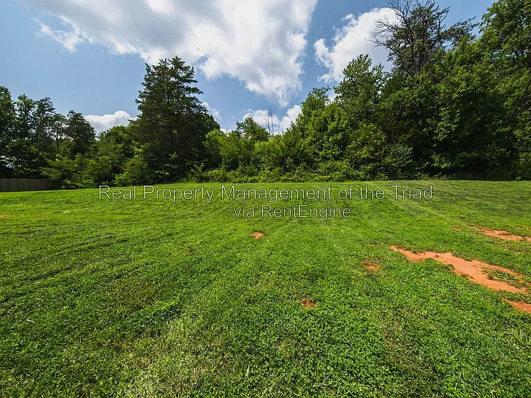 832 Prince Edward Rd — Photo 32