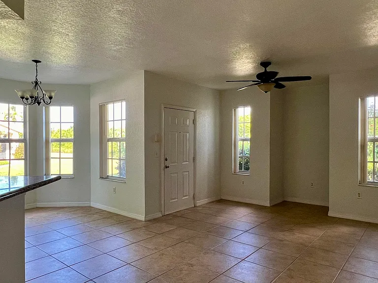 136 SW Peacock Blvd #19-104 — Photo 7