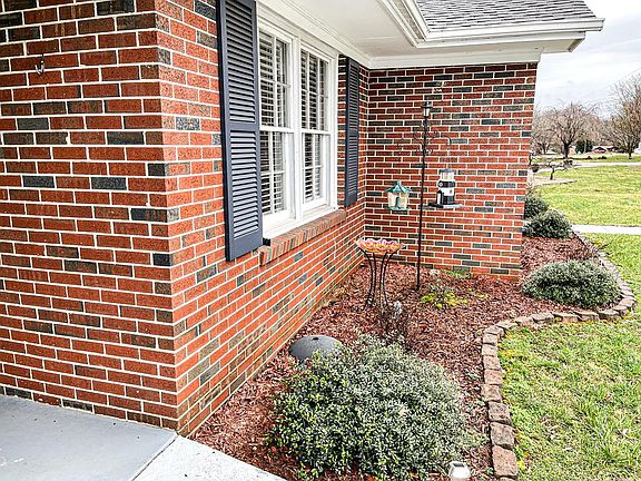 3rd image of 7 Hedgemore Ln