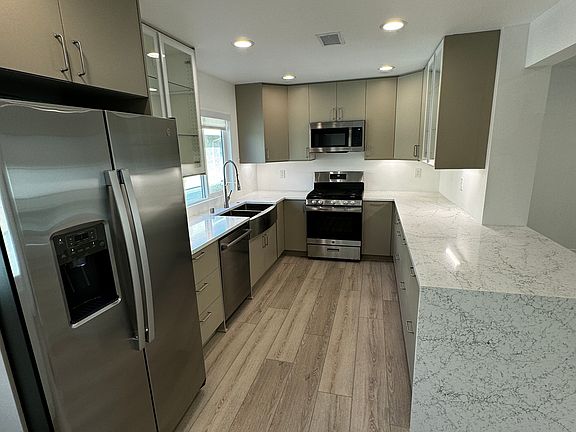 3rd image of 431 N Alhambra Ave #2