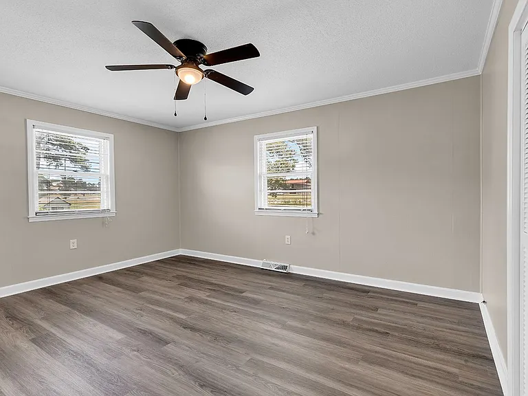 1354 Rogers Rd — Photo 36