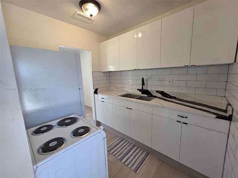 120 NE 10th Ave #3 — Photo 12