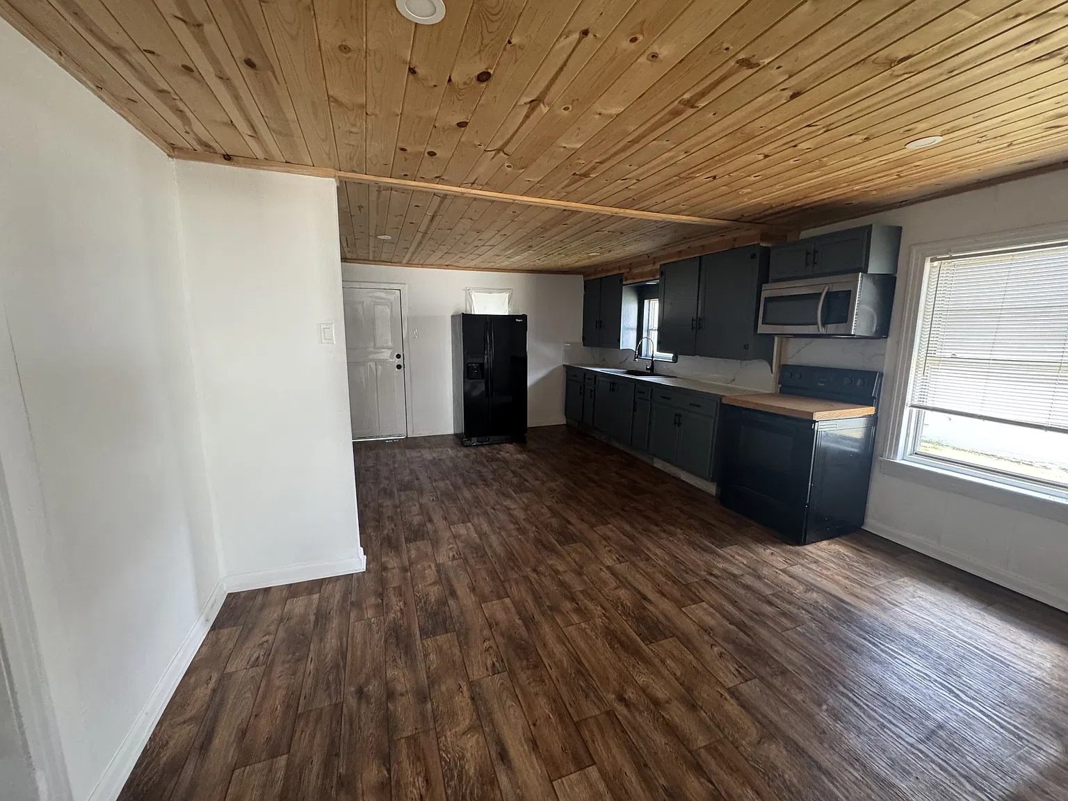 403 East North Street - 1 — Photo 2