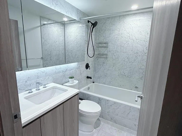 85 McMahon Dr #907 — Photo 14