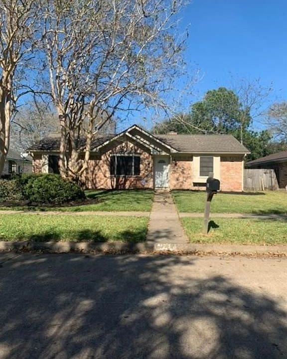 2nd image of 1926 Eastfield Dr