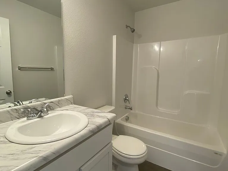117 Cooper St — Photo 16