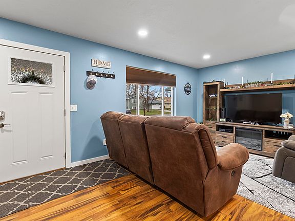 3rd image of 204 N Steven St
