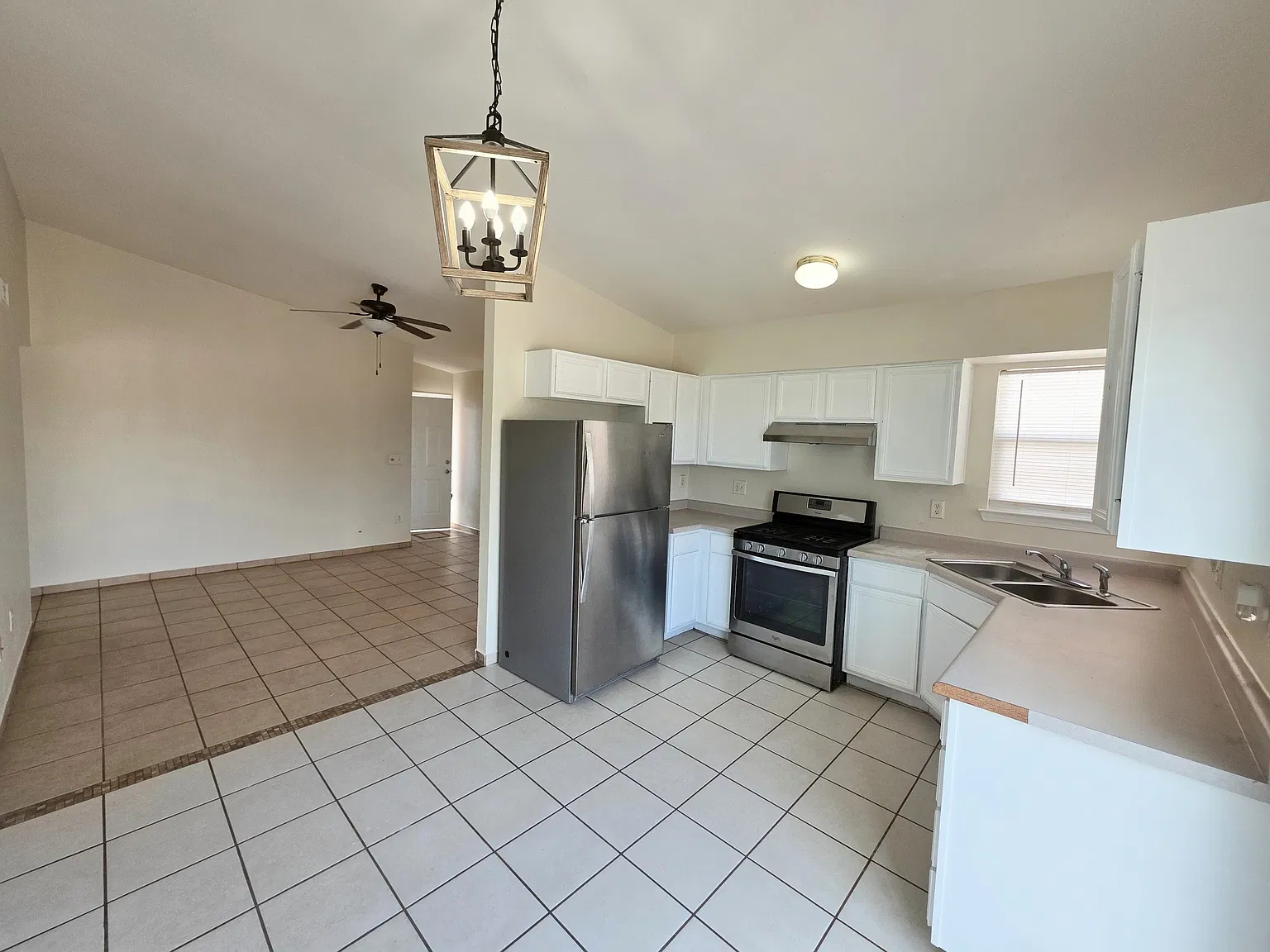 3 bed, 1068 sqft, $1,600 — Photo 4
