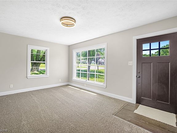 3rd image of 1371 Krumroy Rd
