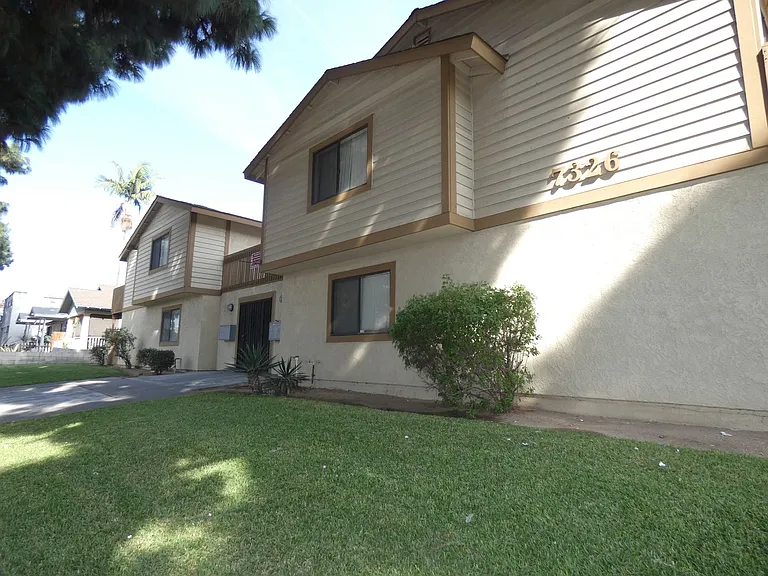7326 Pickering Ave — Photo 1