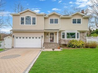 11 High Ridge Rd, Plainview, NY 11803