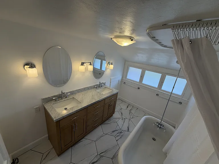upstairs full bathroom