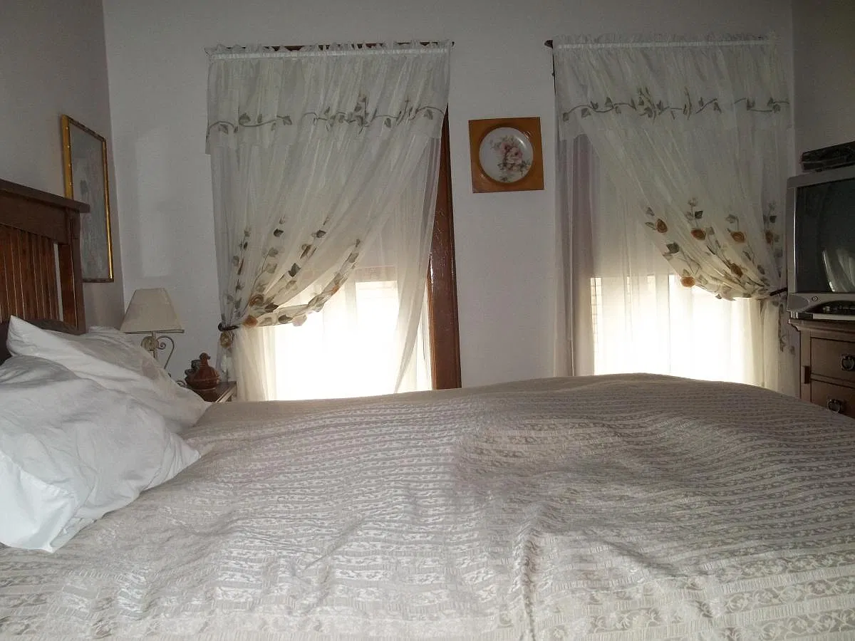 3 bed, $1,200 — Photo 3