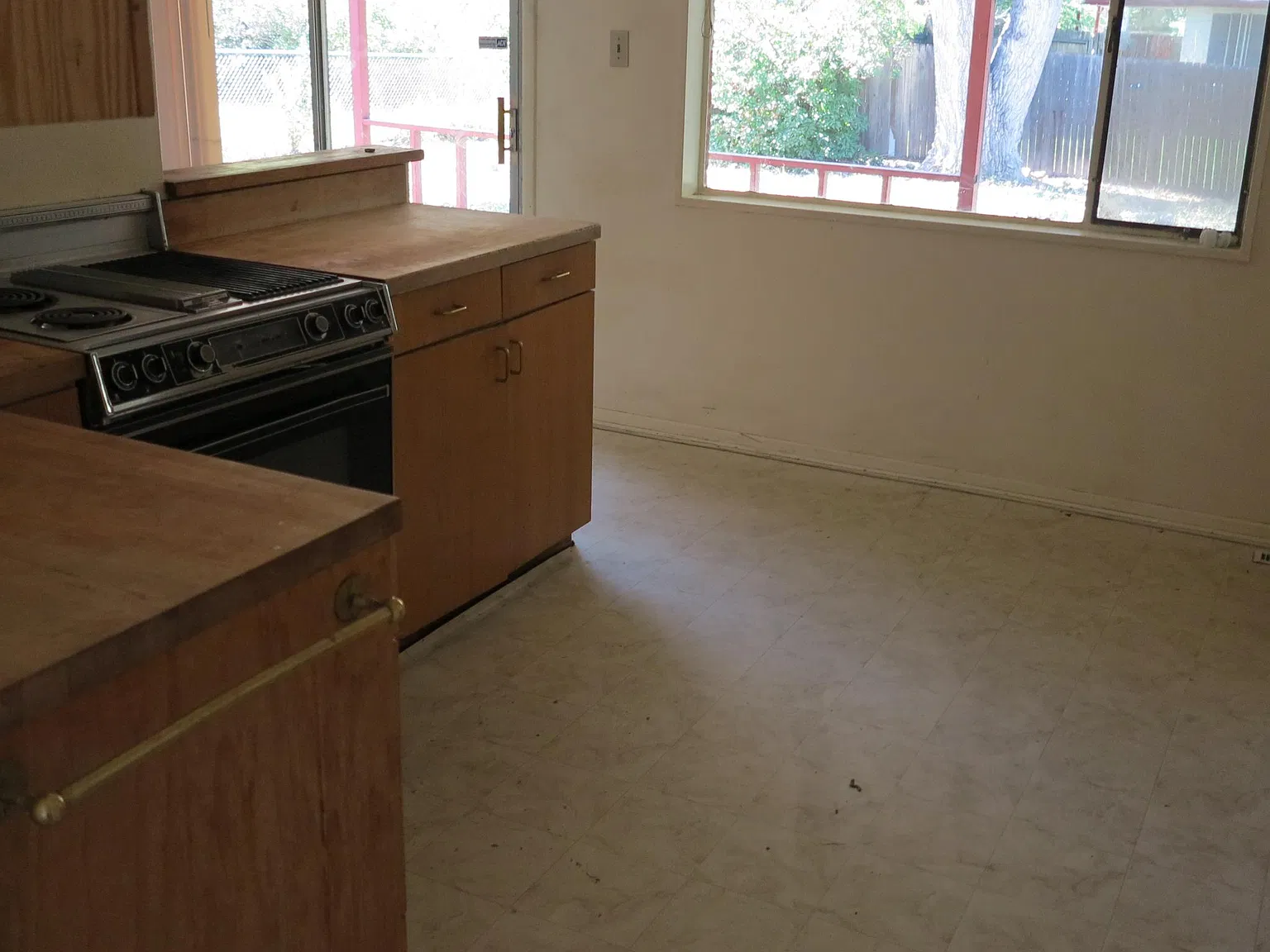 5 bed, 2500 sqft, $5,200 — Photo 4