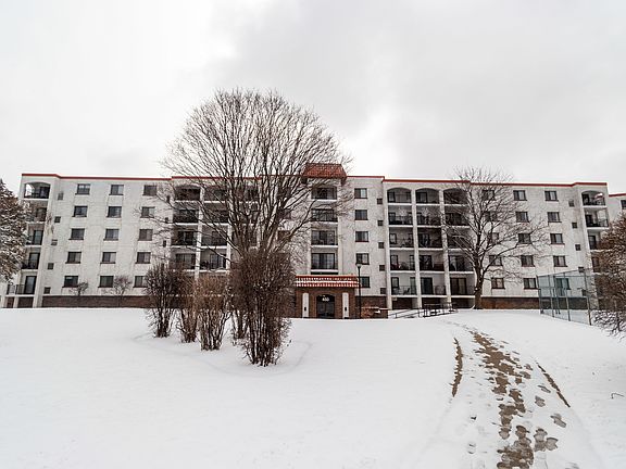 2nd image of 450 Plum Creek Dr APT 305