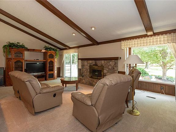 3rd image of 311 Woodland East Dr