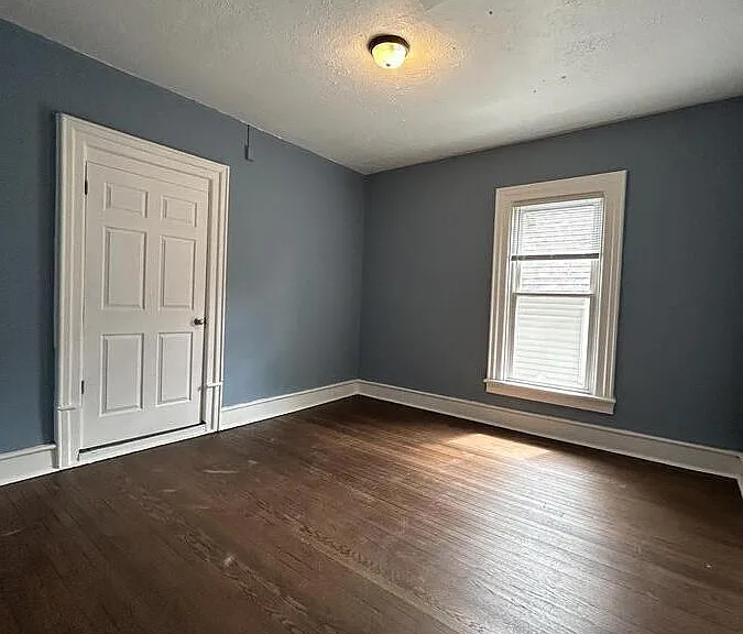 455 1/2 Allis St — Photo 5