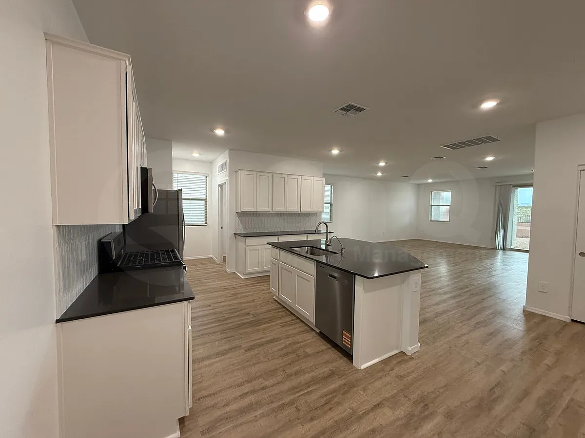 4 bed, 2.0 bath, 2053 sqft, $2,349 — Photo 4
