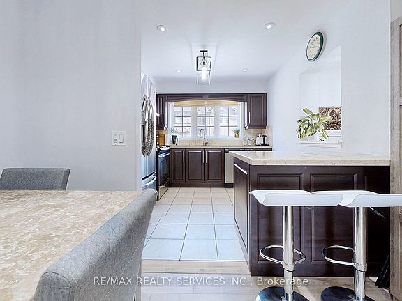 2nd image of 50 Strathaven Dr #66