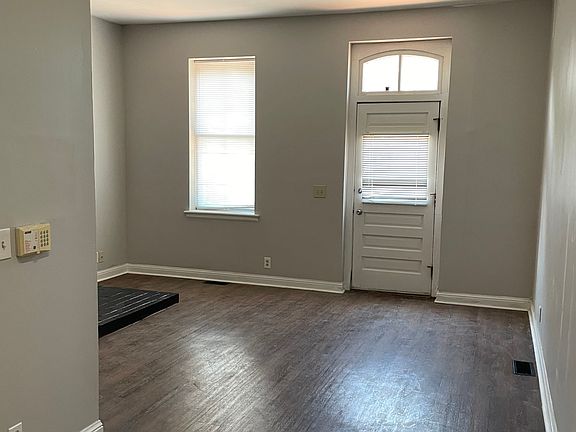 2nd image of 915 Geyer Ave #915