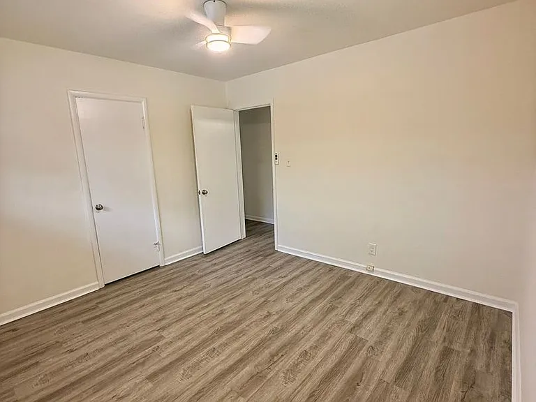 645 Brookfield Rd — Photo 15