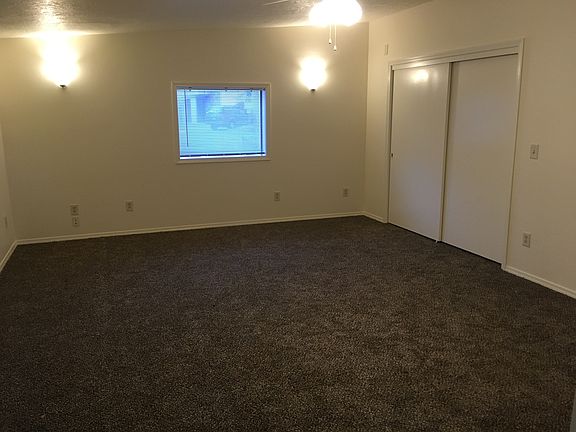 4th image of 209 W Murray St