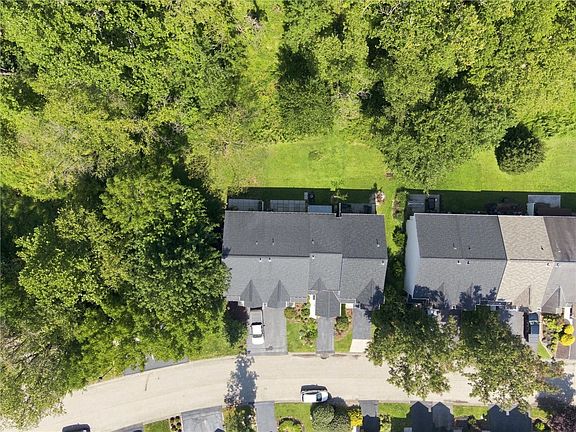 3rd image of 249 Commons Dr