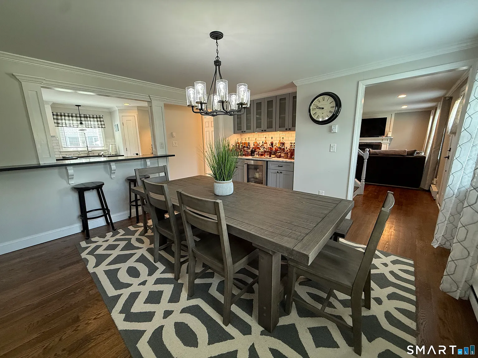 4 bed, 2.0 bath, 1544 sqft, $3,000 — Photo 2