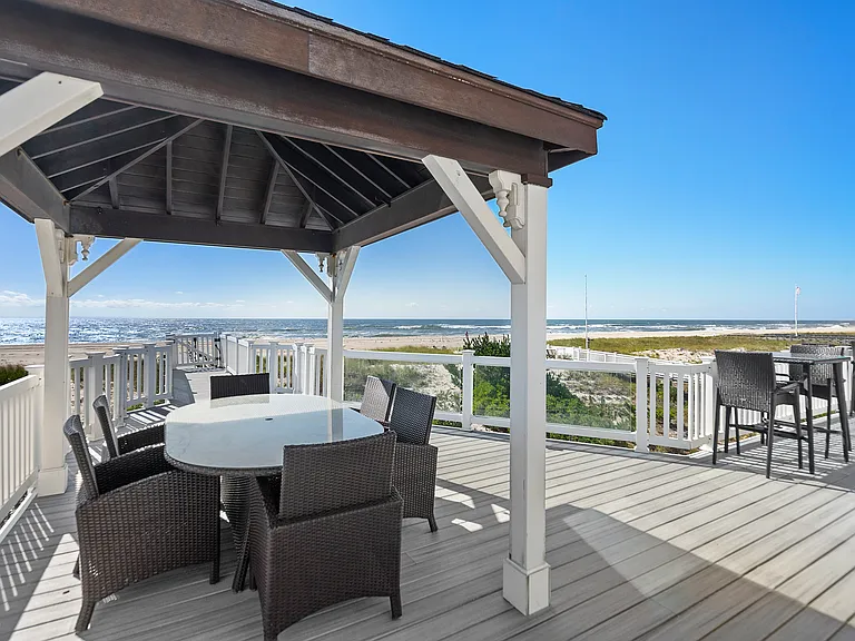 695 Dune Rd — Photo 22